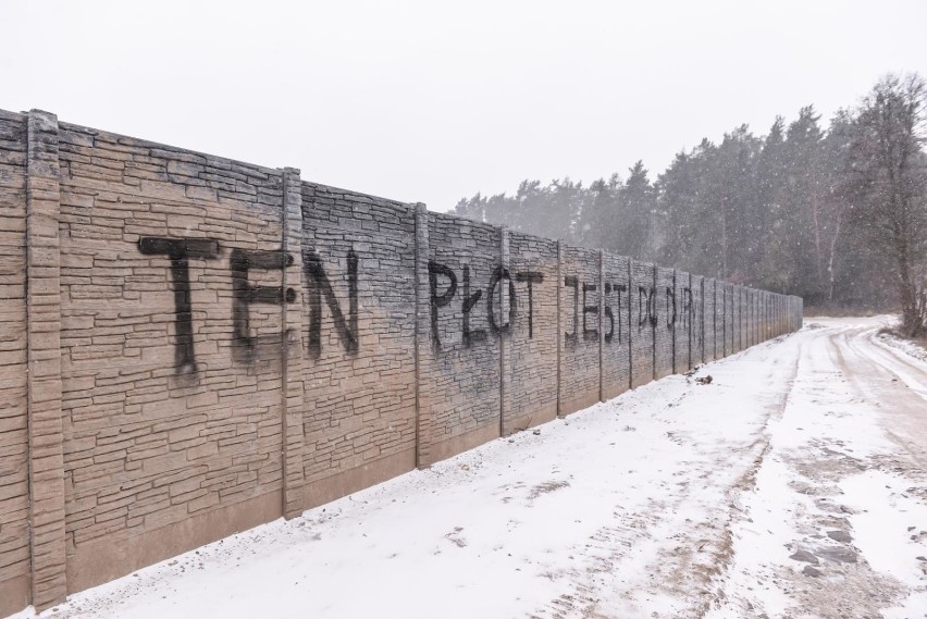 Wielki mur stanął w Smęgorzynie. Mieszkańcy są oburzeni