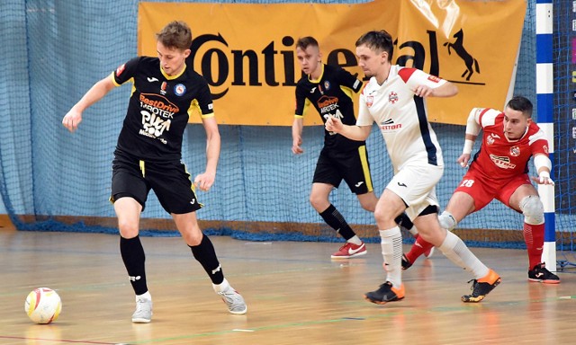 Tegoroczne mecze BestDrive Futsal Piła z drużyną z Obornik był zacięte i zakończyły się rezultatem remisowym