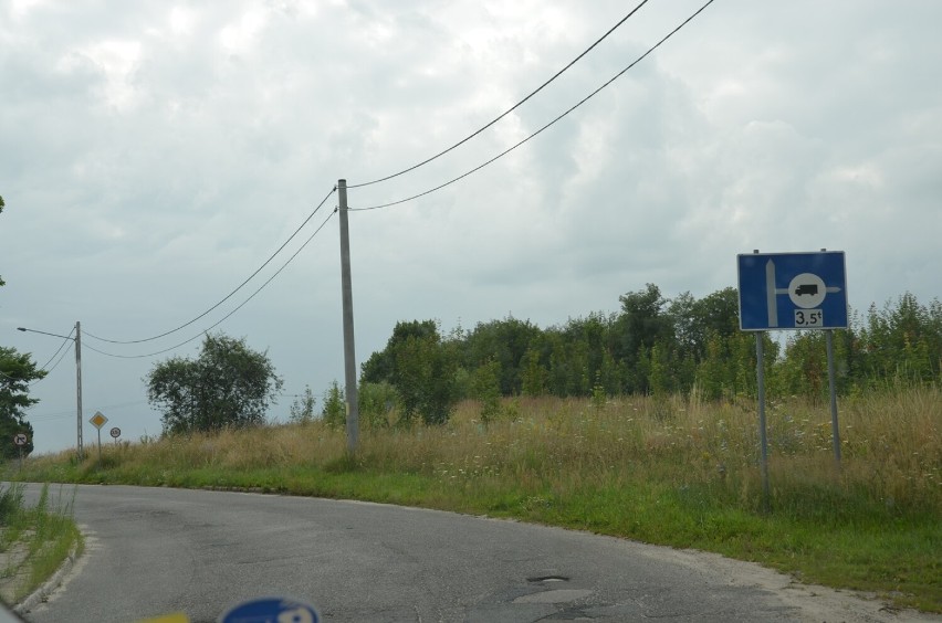 Mieszkańcy Nielubi mają kłopot z dojazdem do Głogowa. Najpierw zamkięto DK 12, a potem powiatową drogę do Żukowic