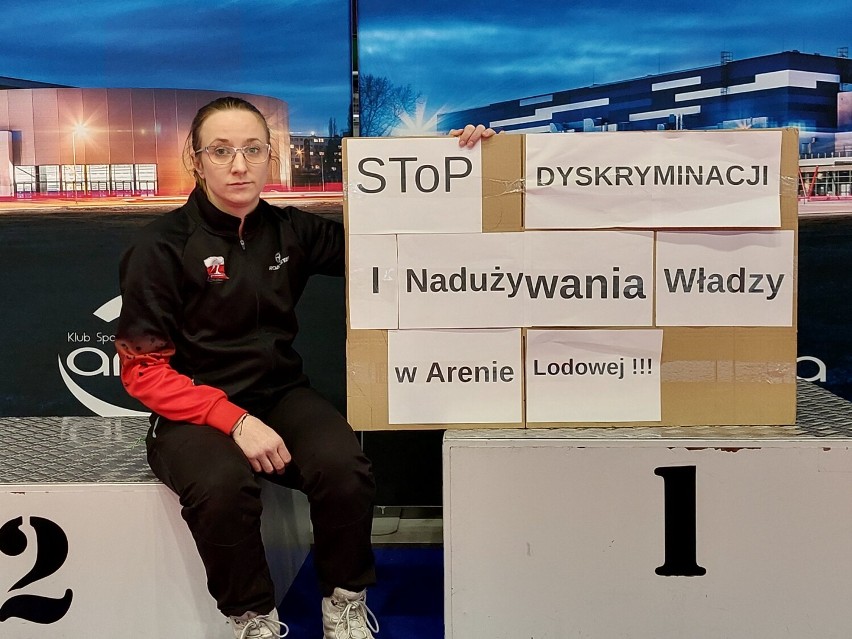 Zaprotestowała przeciwko dyskryminacji i nadużywaniu władzy w Arenie Lodowej w Tomaszowie Maz. [ZDJĘCIA]