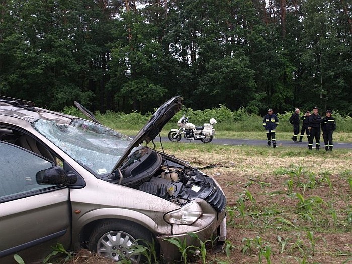 Dwie osoby przewieziono do szpitala, cztery auta rozbite -...