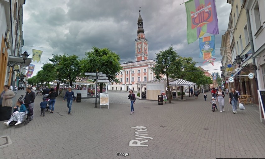 Mieszkańcy Leszna na zdjęciach Google Street View. Sprawdź, czy też na nich jesteś [ZDJĘCIA]