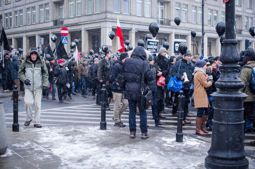 Protest frankowiczów, Warszawa. Czarna procesja oszukanych...