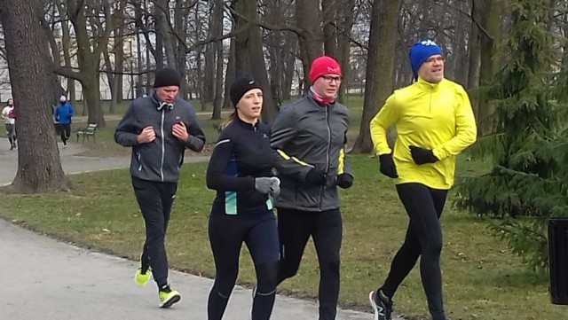 W sobotę, 29 lutego, odbył się kolejny skierniewicki Parkrun. To inicjatywa ogólnopolska, która ma swoją skierniewicką edycję. Bieganie alejkami parku miejskiego odbywa się w każdą sobotę o godz. 9 i w każdą sobotę na starcie staje kilkudziesięciu biegaczy. W biegu na 5 km może wziąć udział każdy.