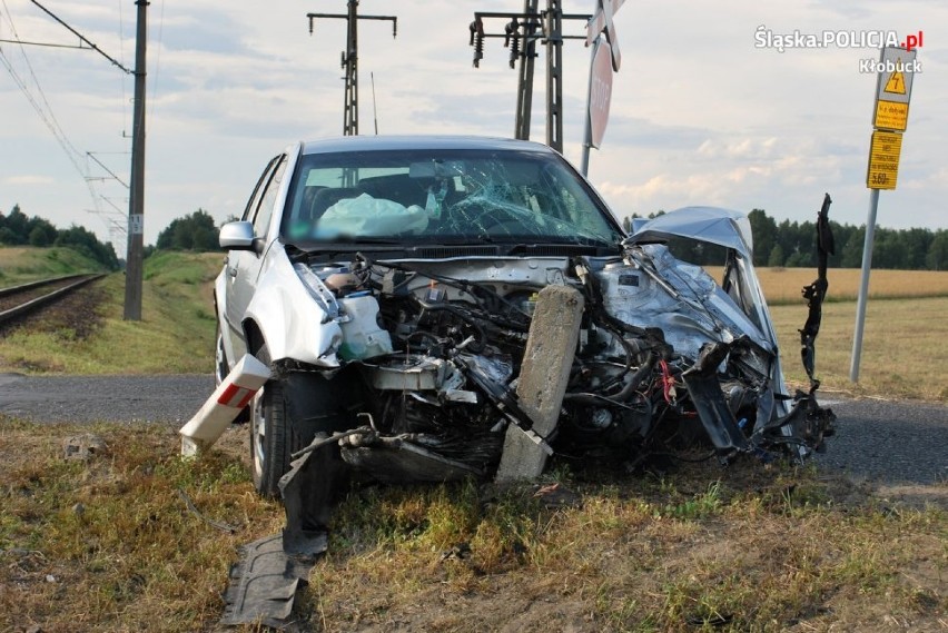 O krok od tragedii w Kulejach. Kobieta wjechała przed nadjeżdżający pociąg