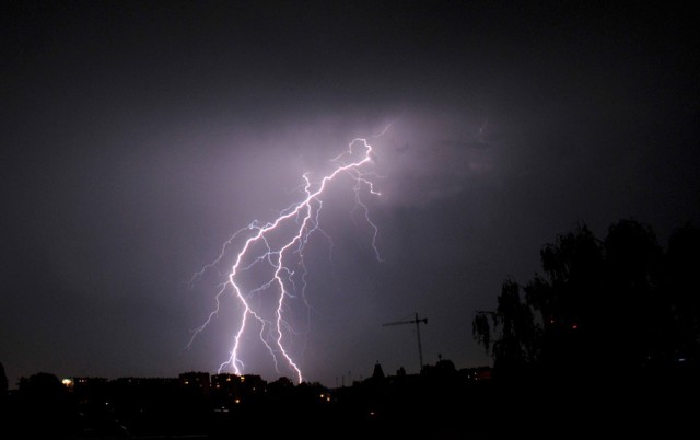 03.07.2012 krakow .olsza ii , burza nad krakowem , wyladowanie atmosferyczne , piorun , pioruny , blyskawica , .fot. wojciech matusik / polskapresse gazeta krakowska