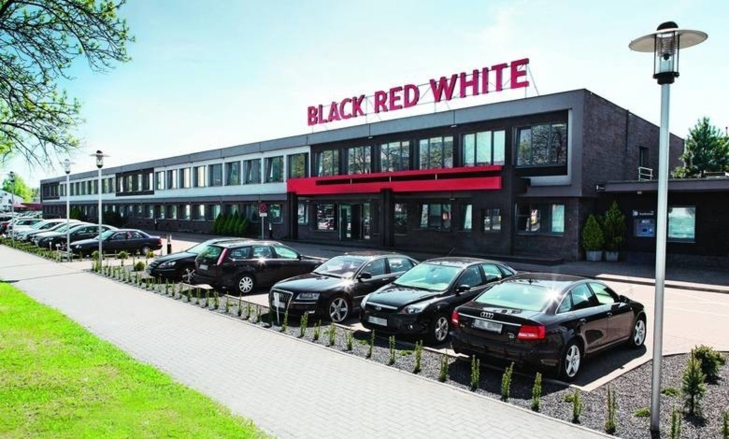 Black Red White planuje zwolnienia grupowe. Pracę może stracić około 2 tys.  pracowników | Lublin Nasze Miasto