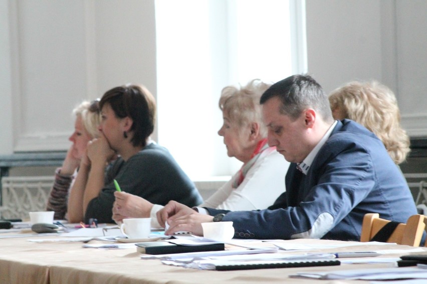 Sesja rady miejskiej w Porębie [FOTO]