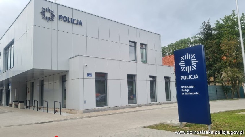 Nowy komisariat policji przy ul. Łączyńskiego w Szczawnie-Zdroju oficjalnie otwarty