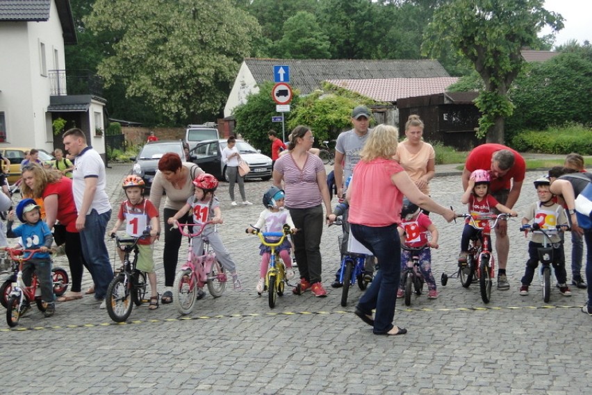 VII Wyścig Rowerowy w Chobieni. Dnia 17 maja br. w godz....