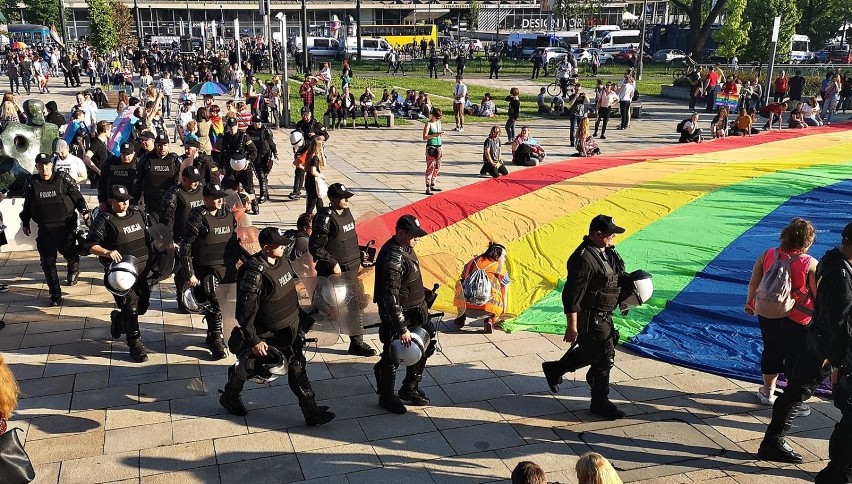 Kraków. Policja na Marszu Równości [ZDJĘCIA]                 