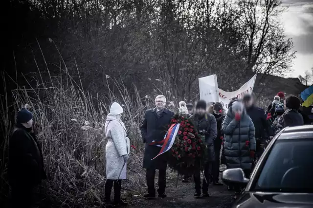 Rosyjski ambasador uczcił kata Armii Krajowej.  Byli z nim "polscy patrioci".