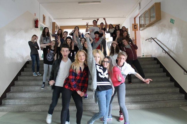 Klip do piosenki serialu "Szkoła" stworzyli uczniowie z Gdyni i teraz walczą o 20 tysięcy złotych