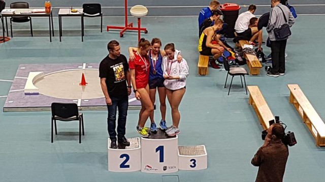 Kinga Grabowska na podium MP w Toruniu