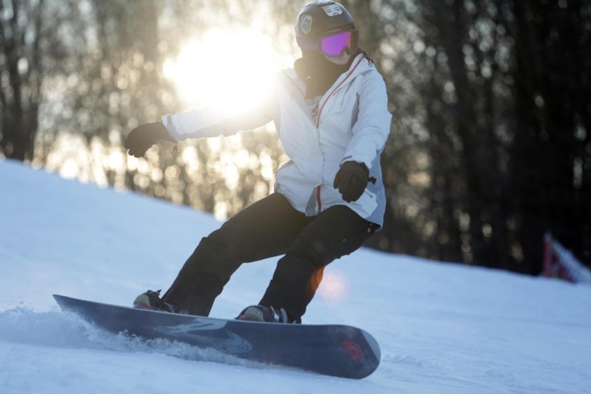 Narty, snowboard i inne formy zimowej zabawy są ciągle...