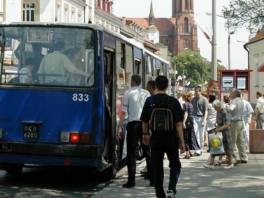 Przystanek autobusowy pod Ratuszem. Był to prawdziwy węzeł...