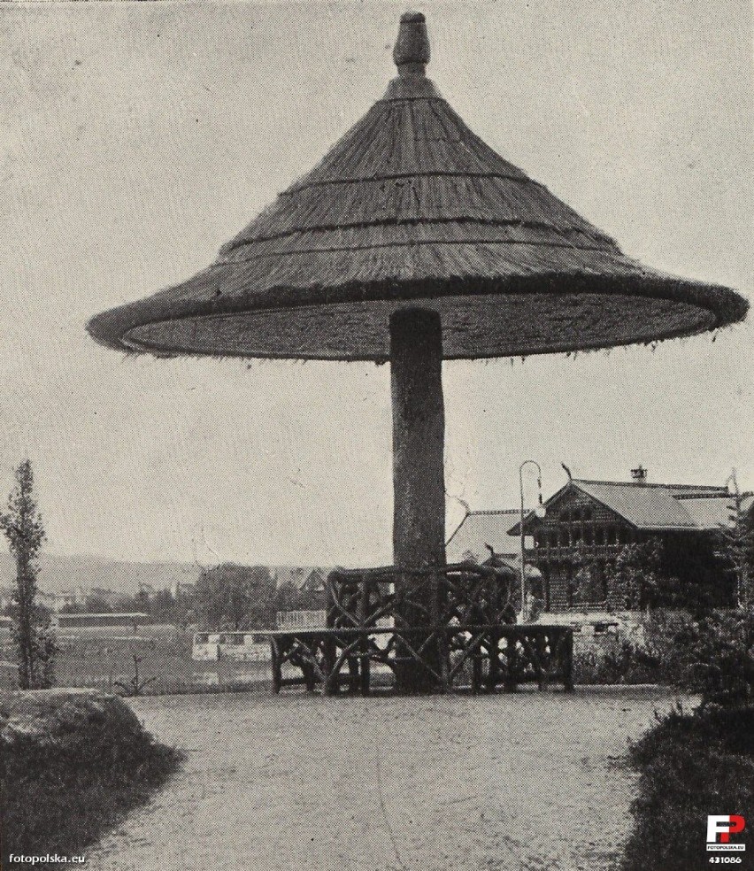 "Grzybek" - altanka w Parku Norweskim w Cieplicach.