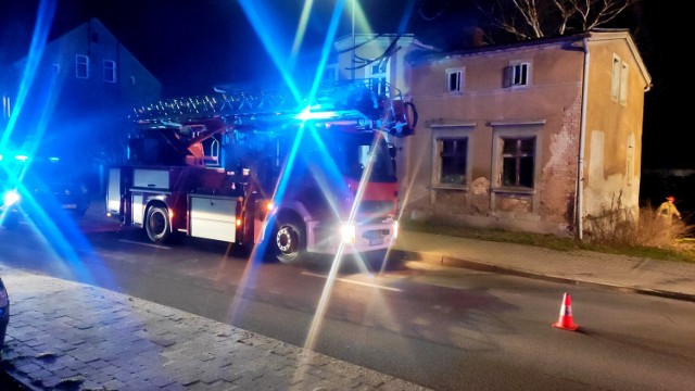 Pożar pustostanu przy ulicy Żagańskiej w Żarach