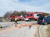 Wypadek w pow. olkuskim. Na drodze pomiędzy Wolbromiem a Trzyciążem zderzyły się dwa samochody osobowe. Są ranni