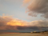 Niezwykłe widoki na plaży w Świnoujściu. Kolorowe niebo o zachodzie słońca