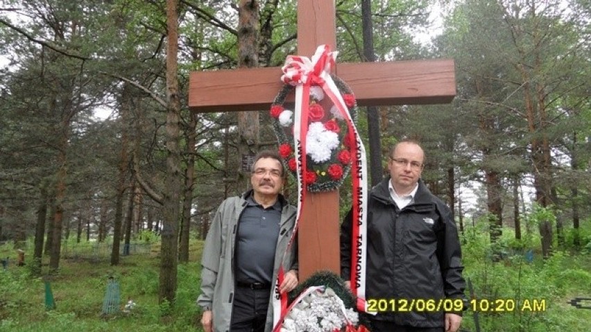 Tarnowska delegacja na cmentarzu polskim w Kotłasie