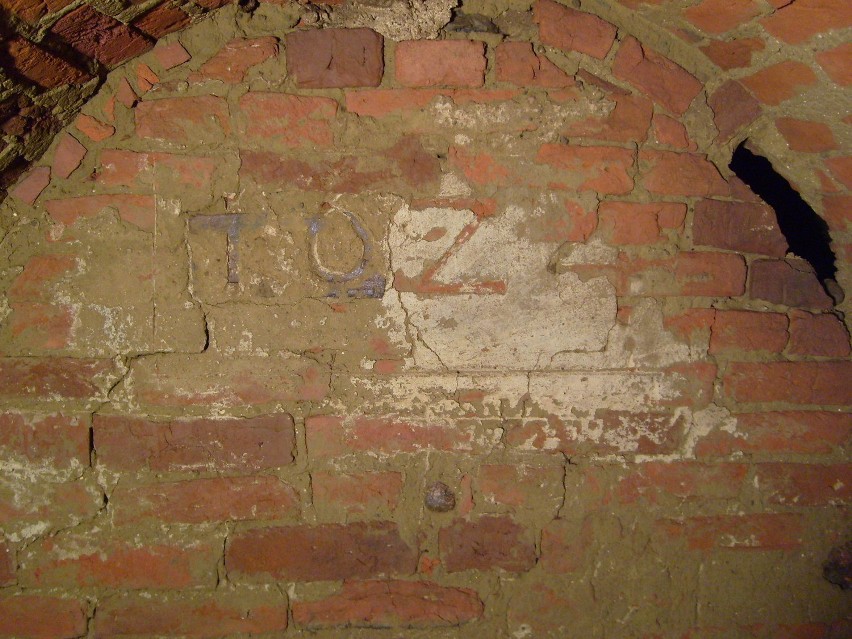 Znaleziono trzy nowe krypty w podziemiach kościoła w Żukowie