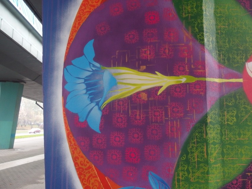 Mandala inspirowana tybetańskimi kwiatami. Zobaczcie niezwykły mural na Woli! [ZDJĘCIA]