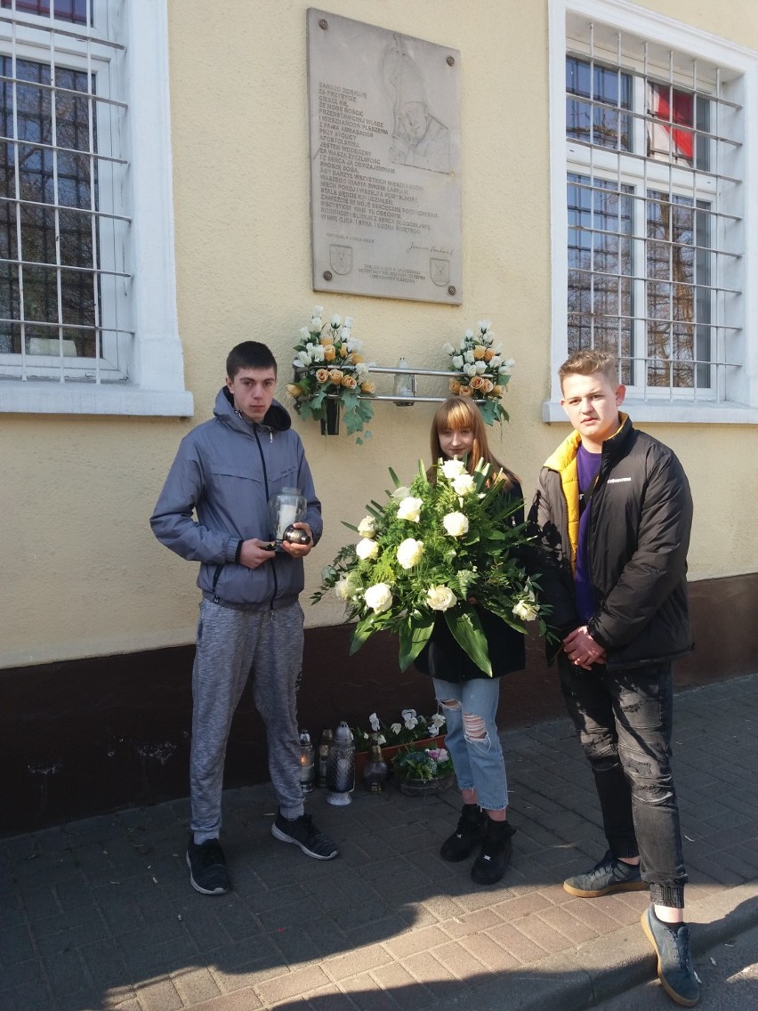 Młodzież uczciła pamięć papieża Jana Pawła II