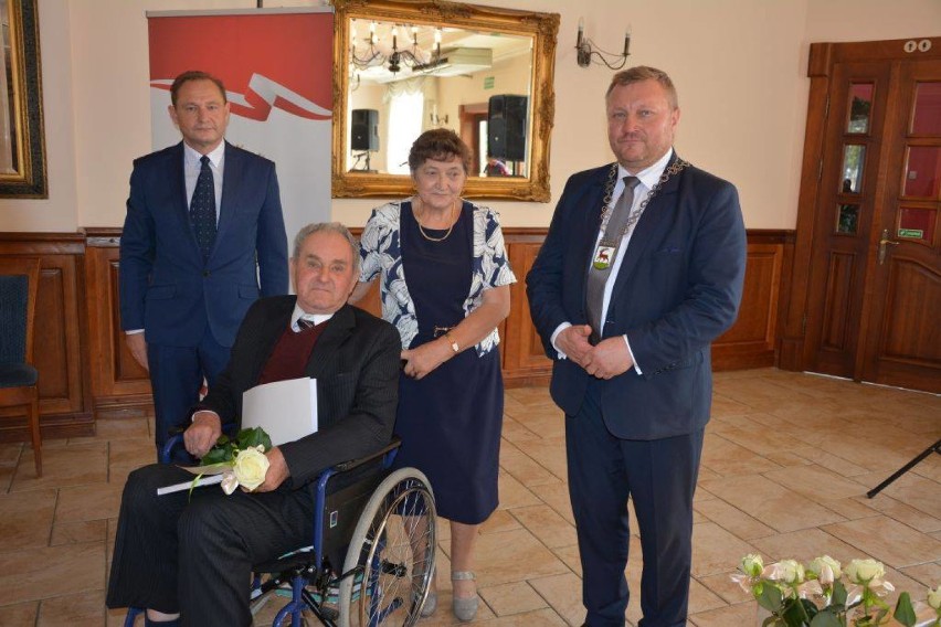 Rzepin:13 par małżeńskich świętowało jubileusz 50-lecia małżeństwa.Jubilaci otrzymali medale „Za Długoletnie Pożycie Małżeńskie” 