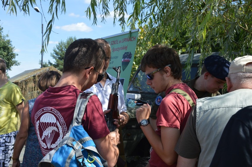 Piknik militarny odbył  się w Skansenie Rzeki Pilicy [ZDJĘCIA, FILM]