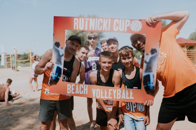 Nie obyło się bez grupowych selfie z Posłem Rutnickim podczas Walki o Puchar w Turnieju Plażowej Piłki Siatkowej.