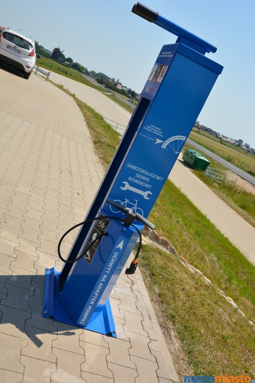 Samoobsługowe stacje naprawy rowerów stoją w Lesznie i...