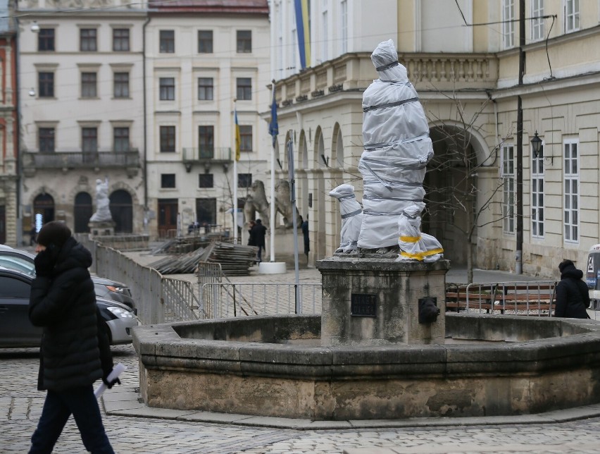 Pomniki we Lwowie zabezpieczono w pierwszych dniach wojny