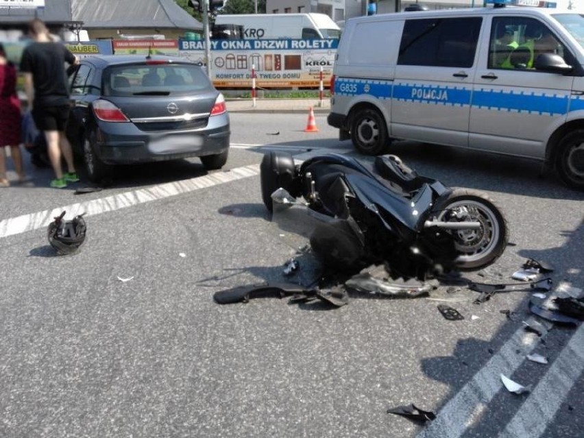 Zderzenie samochodu osobowego i motocykla pod Nowym Sączem