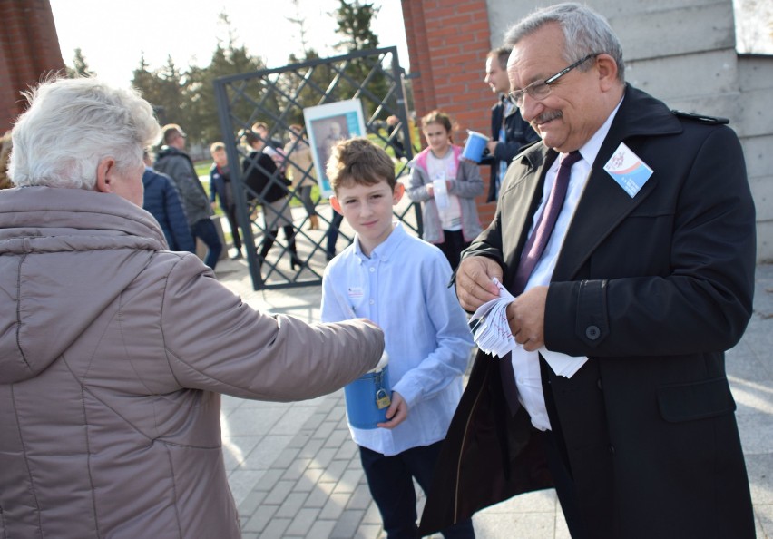 Dzień Wszystkich Świętych na cmentarzu komunalnym przy ul....