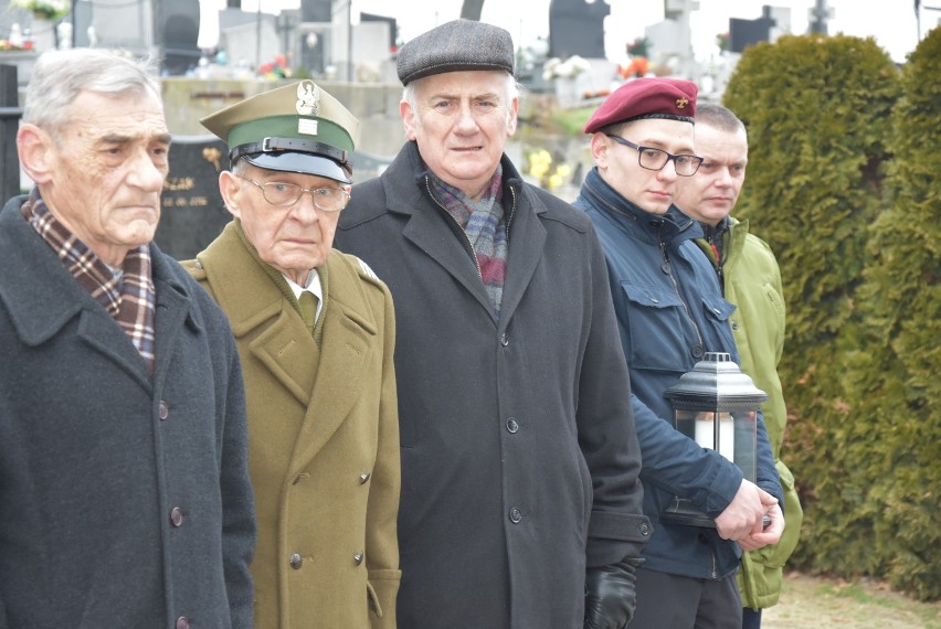 Pamiętali o pomordowanych. Uroczystości przy mogile żołnierzy Armii Krajowej na cmentarzu tynieckim ZDJĘCIA