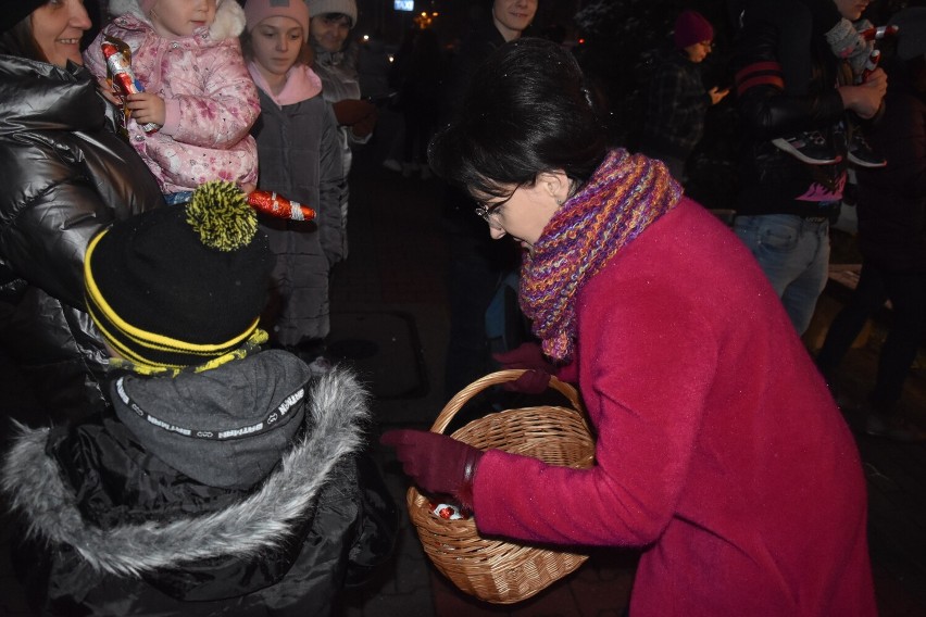 Rozświetlenie jastrzębskiej choinki obserwowało...