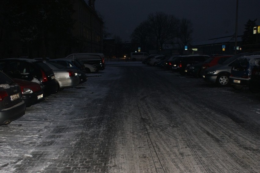 Mamy ślizgawkę na drogach Żywiecczyzny! Zdaniem kierowców, drogowcy znów zaspali [FOTKI CZYTELNIKÓW]