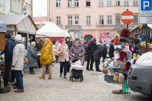 Żarski Jarmark Bożonarodzenioiwy dobiega końca. Tak było w niedzielę przy Ratuszu