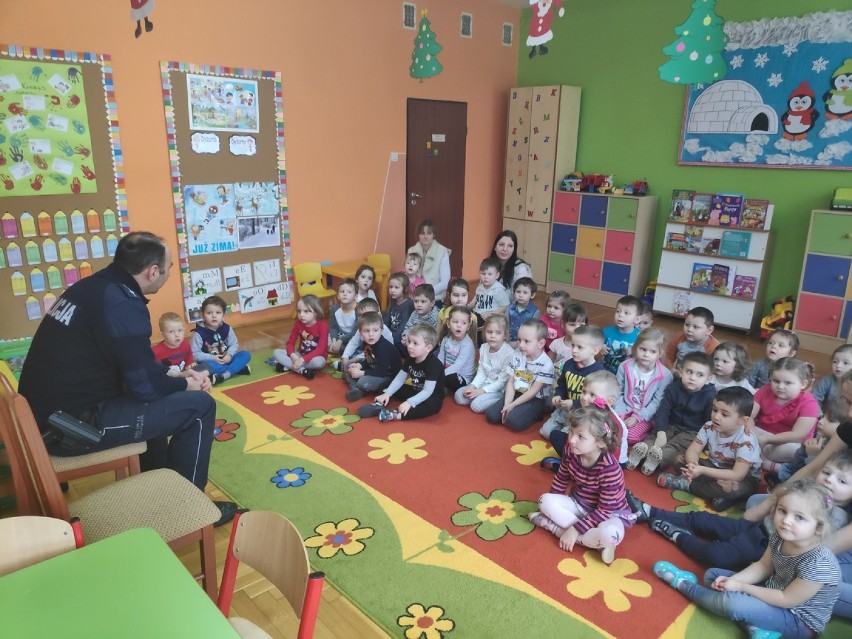 Dzielnicowi spotkali się z przedszkolakami w powiecie radziejowskim [zdjęcie]