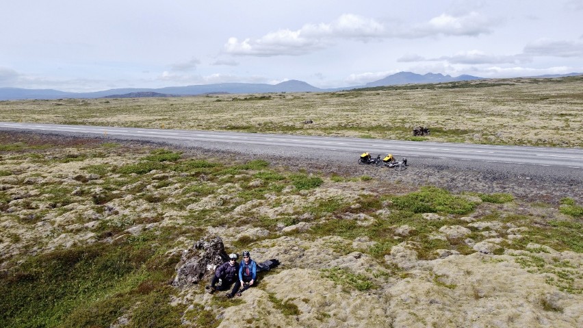 Jadą rowerami dookoła Islandii. Dwóch studentów pochodzących z Jarosławia, podczas swojej wyprawy pomaga wojskowym weteranom