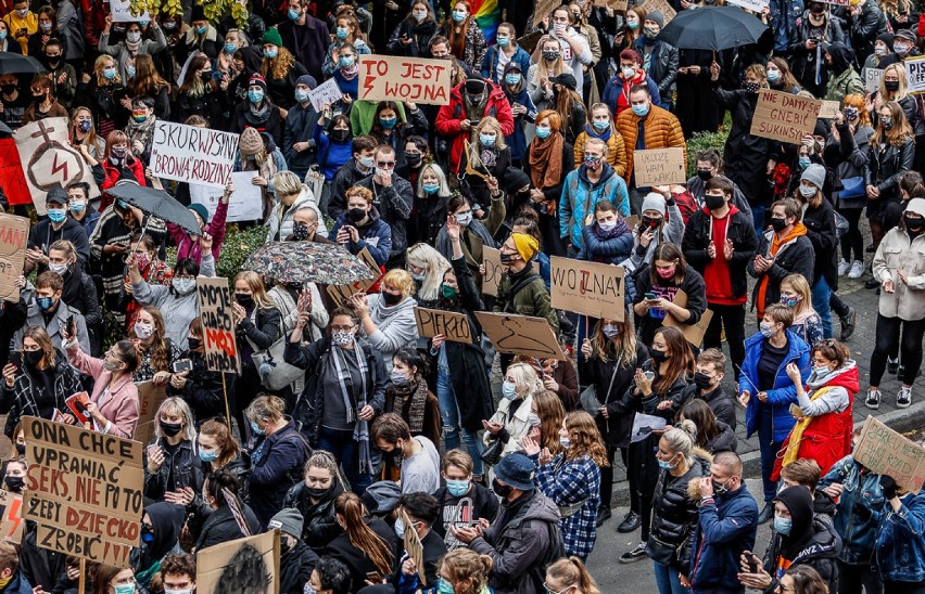 Wielka demonstracja w Gdańsku 24.10.2020! Zablokowane skrzyżowania! Protest kilku tysięcy osób po orzeczeniu Trybunału Konstytucyjnego