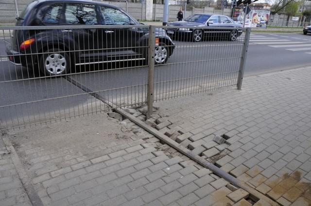 Kłopotliwa szyna w asfalcie ul. Kilińskiego strasznie hałasuje, gdy przejeżdżają przez nią samochody.