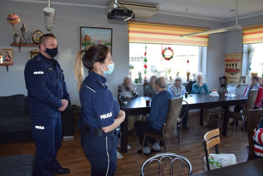 Spotkanie policjantów z seniorami w Pucku - październik 2021