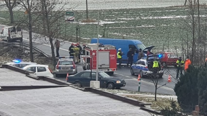 Wypadek na ulicy Częstochowskiej w Wieluniu. Ranna jedna osoba, są utrudnienia w ruchu 