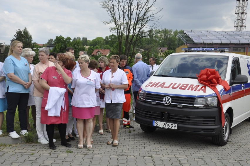 Jaworzno: Fundacja Tauron podarowała szpitalowi nową karetkę