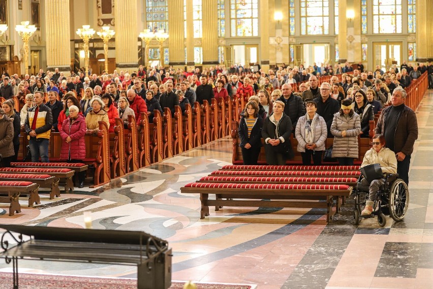  „Jesteśmy Wyrazicielami Nadziei”. W intencjach rodziców dzieci nienarodzonych oraz zmarłych modlono się w licheńskim sanktuarium