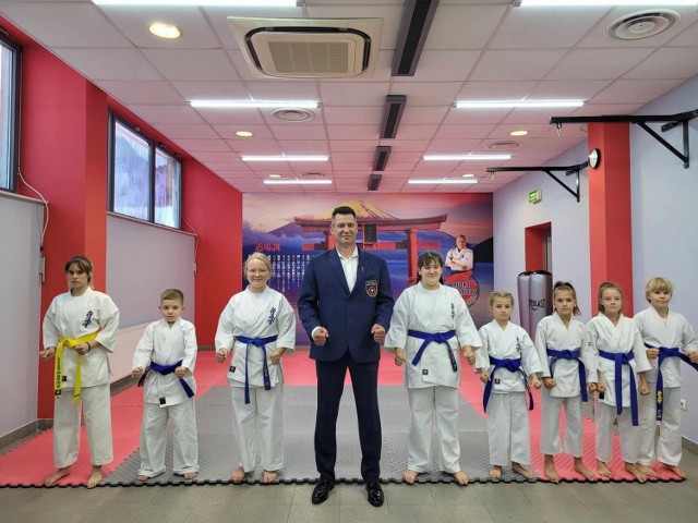 Nowo dojo – tak o nowym miejscu do ćwiczeń mówi Sensei Tomasz Ciżyński prezes Klubu Karate „Trójka” Sandomierz. Więcej na kolejnych zdjęciach