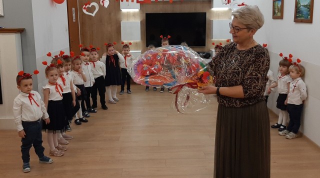 Dzieci z Przedszkola Samorządowego numer 14 imienia Marii Kownackiej w Kielcach odwiedziły Dom Samopomocy Typu C w Kielcach.