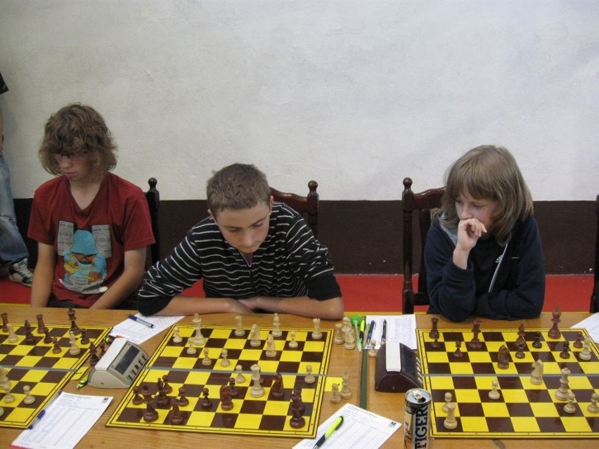 Młodzi ostrowscy szachiści zajęli 13. miejsce w Borowicach [ZDJĘCIA]
